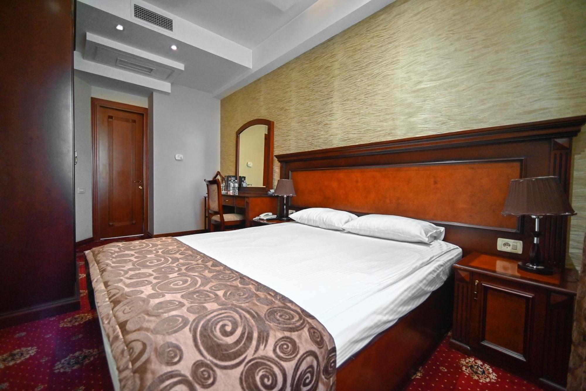 Spa Hotel Grace Forum Erevan Quarto foto