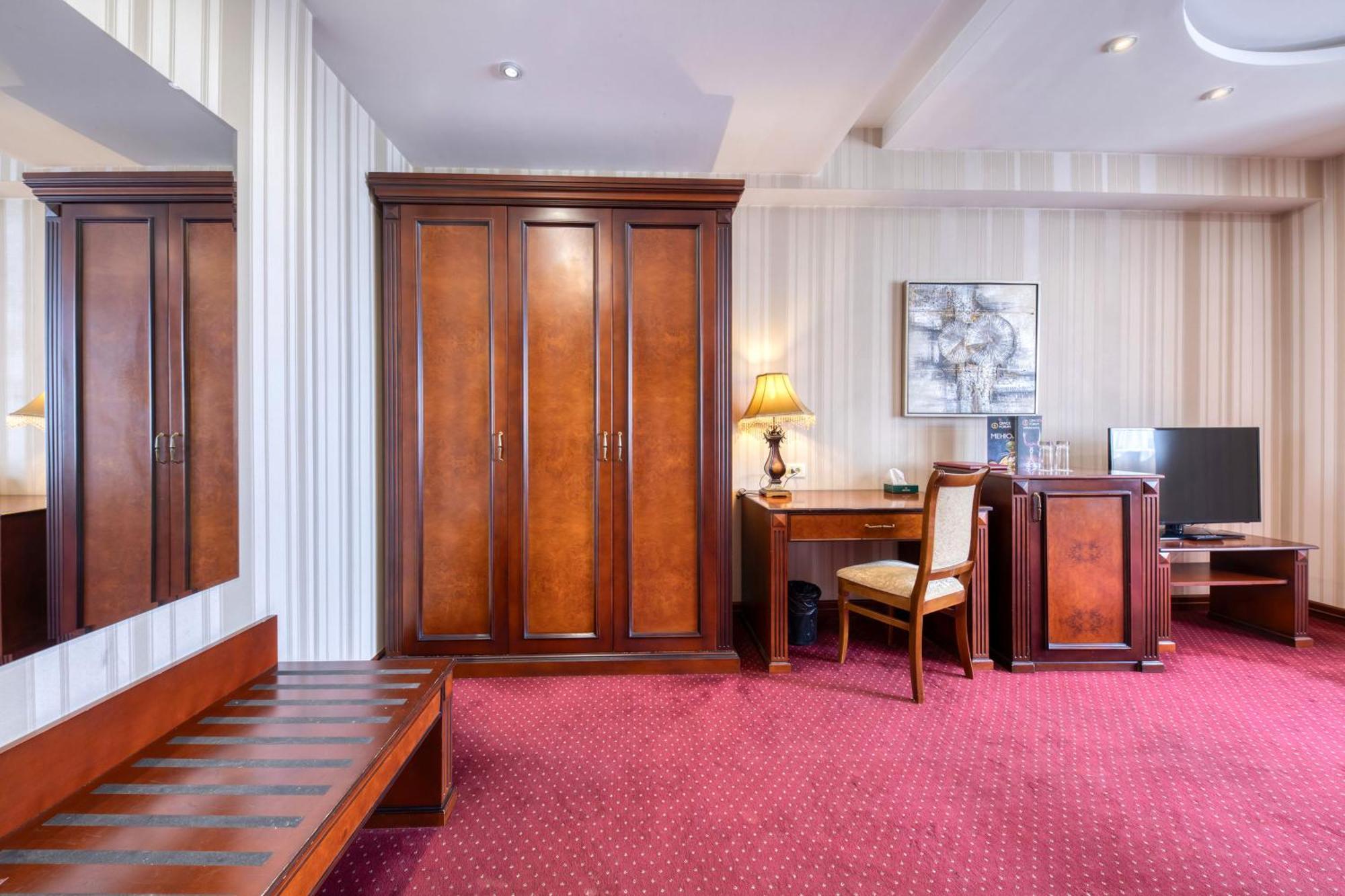Spa Hotel Grace Forum Erevan Quarto foto