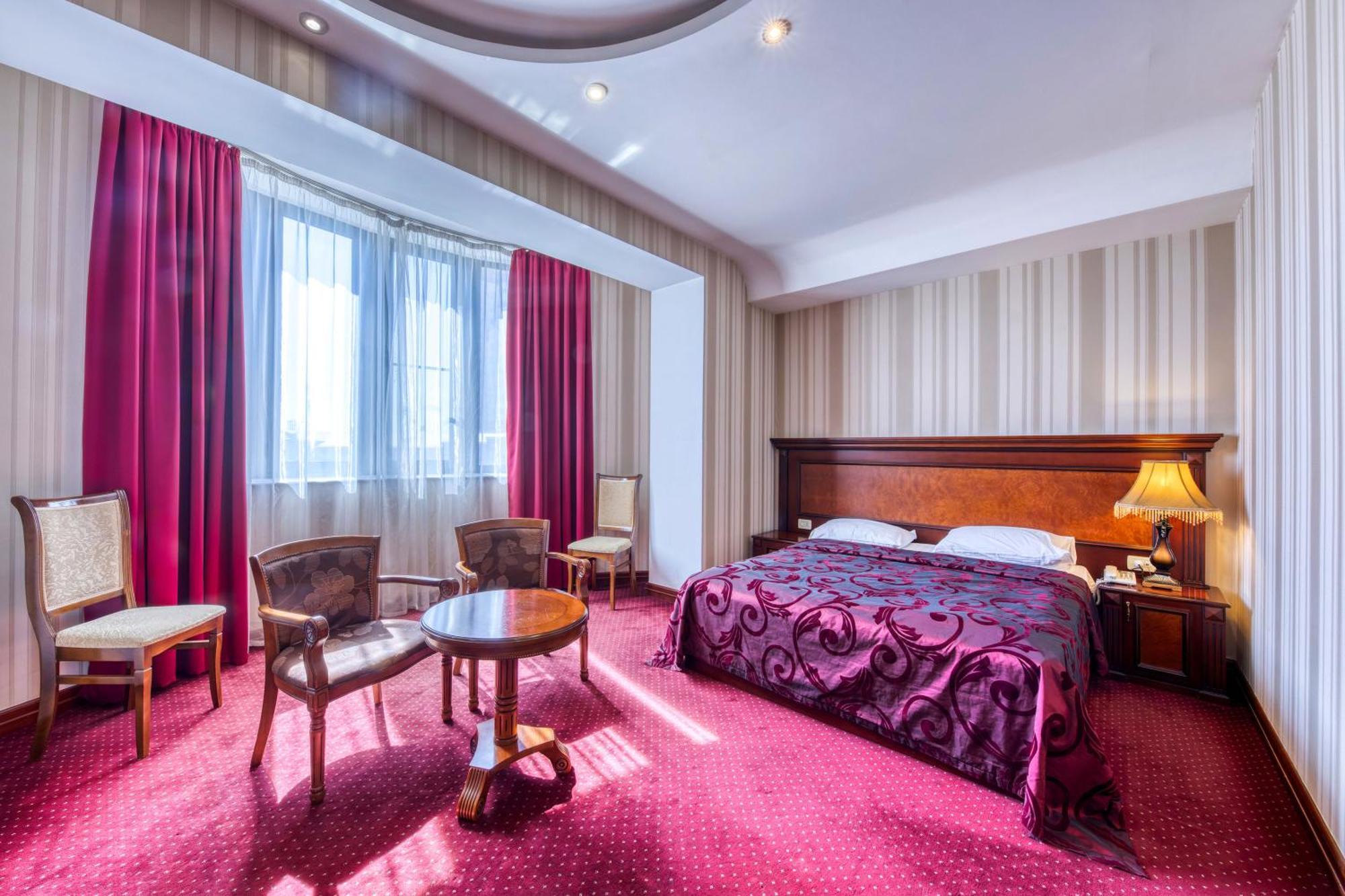 Spa Hotel Grace Forum Erevan Quarto foto