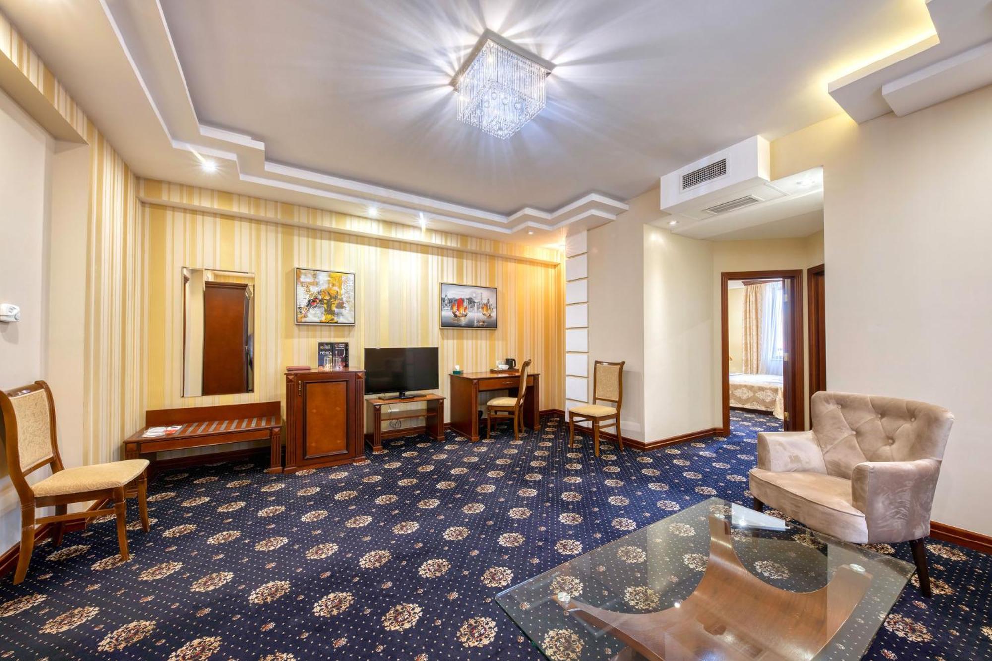 Spa Hotel Grace Forum Erevan Quarto foto
