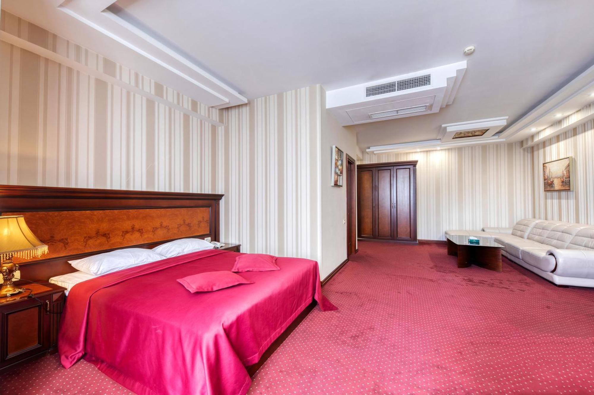 Spa Hotel Grace Forum Erevan Quarto foto