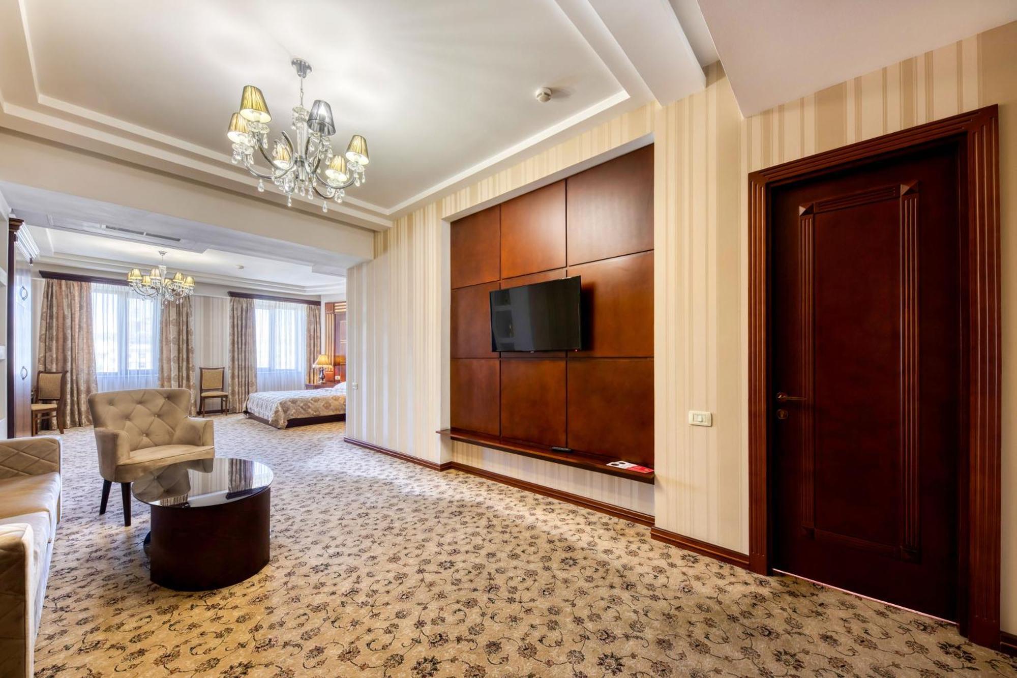 Spa Hotel Grace Forum Erevan Quarto foto