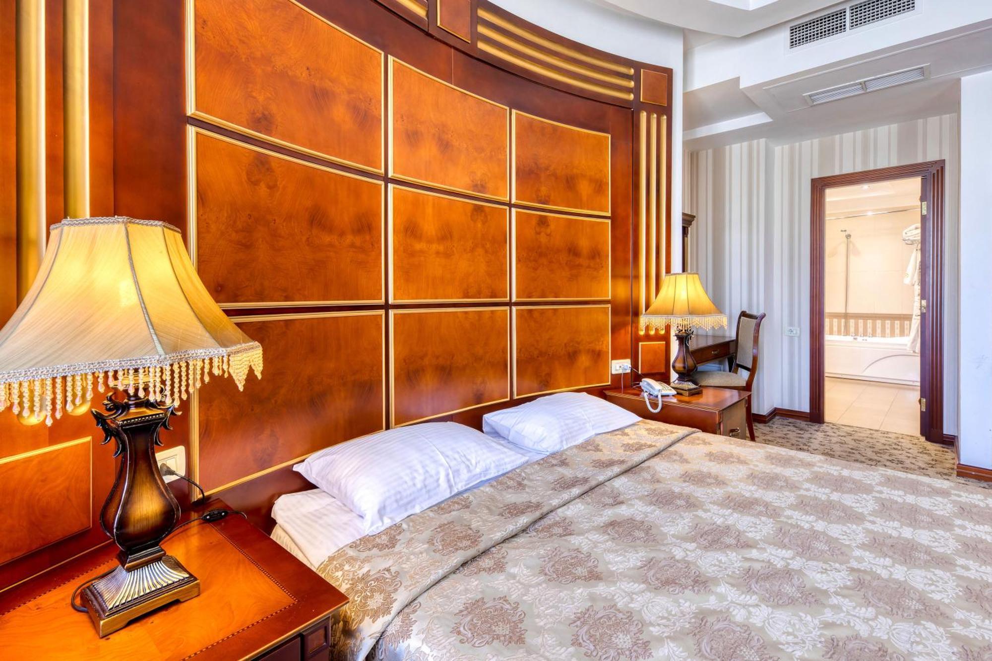 Spa Hotel Grace Forum Erevan Quarto foto