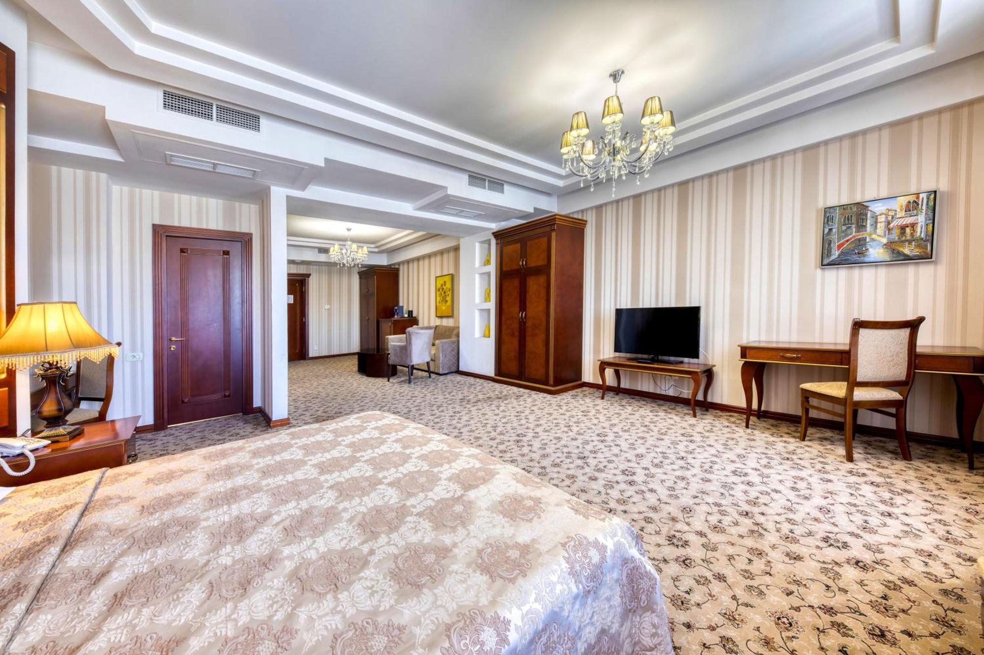 Spa Hotel Grace Forum Erevan Quarto foto